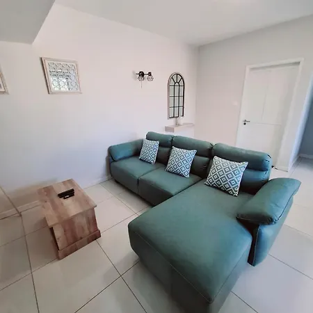 Modern 2-Bedroom Apartment